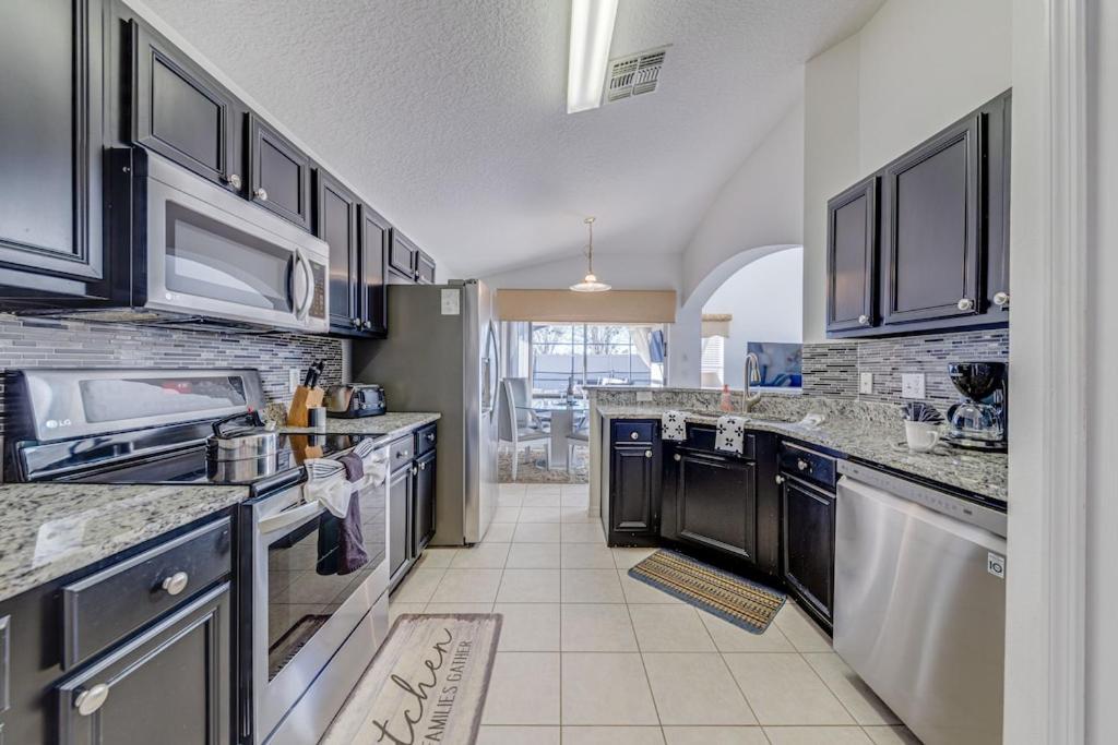 #486-fabulous With A South Facing Pool And With No Rear Neighbors Davenport