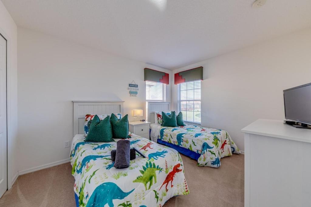 #486-fabulous With A South Facing Pool And With No Rear Neighbors * Davenport